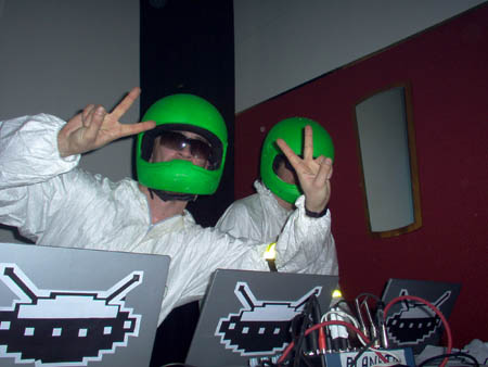 3_laptops_4_fingers